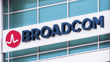 推理芯片需求激增促使OpenAI与Broadcom合作,科技公司寻求自主芯片应对AI计算需求的战略意义凸显