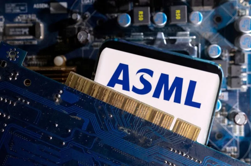 ASML销售预测下调引发芯片股抛售,市场担忧需求减弱的长期影响
